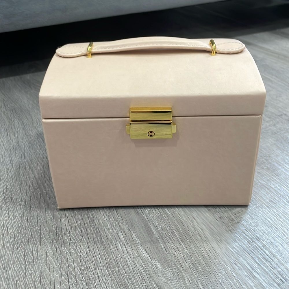 Jewelry case